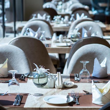Vittori Palace Hotel And Residences Riade Exterior foto A table set for fine dining